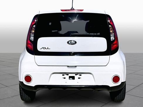 Used 2018 Kia Soul + image 5