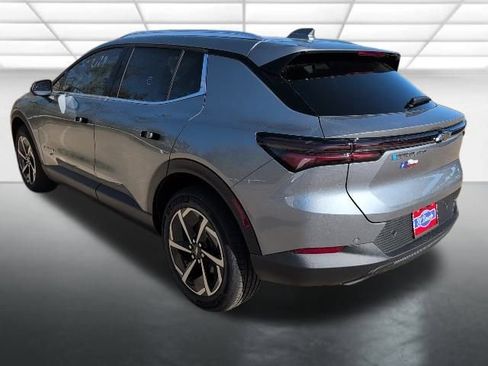 New 2026 Chevrolet Equinox EV LT image 2