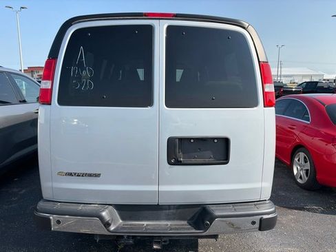 Used 2025 Chevrolet Express 2500 LT w/ LT Preferred Equipment Group RWD image 4