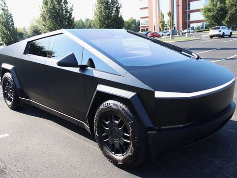 Used 2024 Tesla Cybertruck AWD Crew Cab image 3