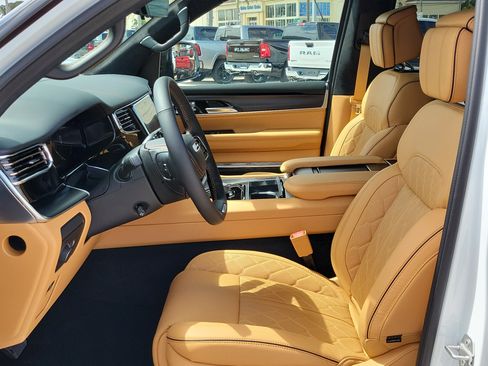New 2026 Jeep Grand Wagoneer Summit AWD/4WD image 18