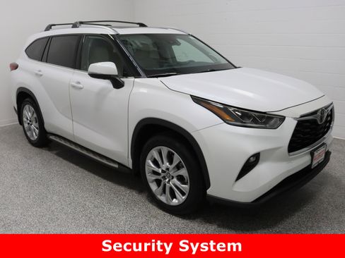Used 2023 Toyota Highlander Limited image 4