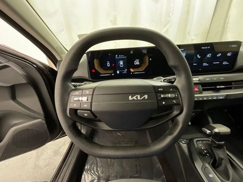 Used 2025 Kia K4 FWD image 11