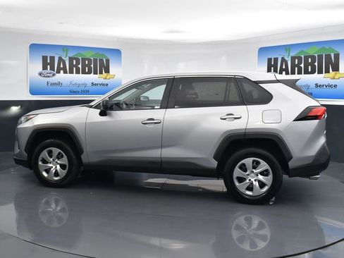 Used 2022 Toyota RAV4 LE FWD image 2