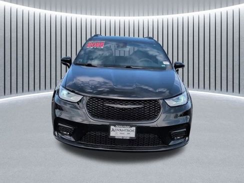 Used 2025 Chrysler Pacifica Limited FWD image 14