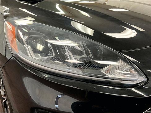 Used 2022 Ford Escape SE w/ SE Sport Appearance Package image 27