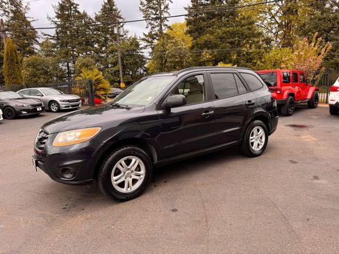 Used 2011 Hyundai Santa Fe GLS FWD image 3