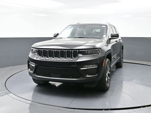 New 2025 Jeep Grand Cherokee Limited w/ Luxury Tech Group II image 4