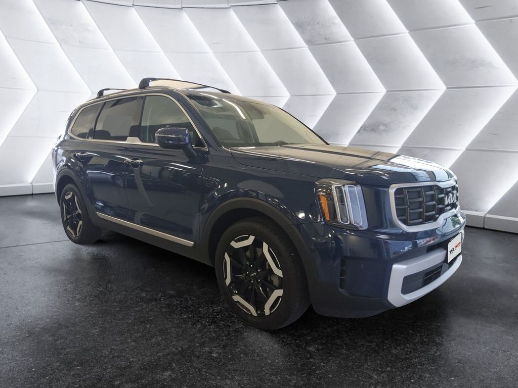 Used 2025 Kia Telluride S AWD/4WD image 1