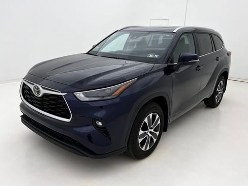 Used 2024 Toyota Highlander XLE image 4