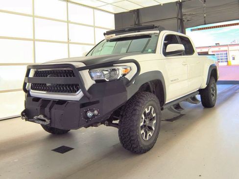 Used 2018 Toyota Tacoma TRD Off-Road AWD/4WD image 2