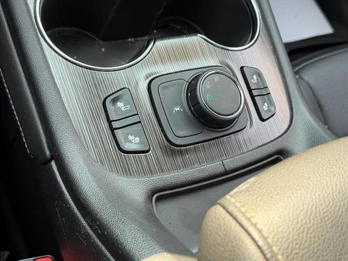 Used 2020 GMC Acadia SLT FWD image 21
