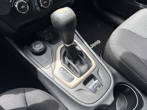 Used 2014 Jeep Cherokee Sport AWD/4WD image 37