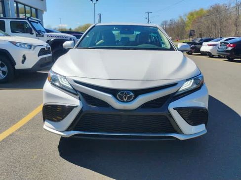 Used 2023 Toyota Camry XSE FWD image 3