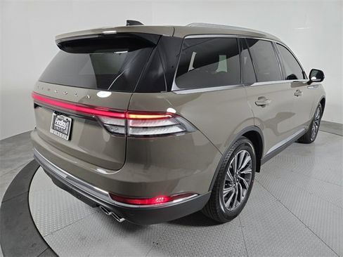 New 2026 Lincoln Aviator 2WD image 4