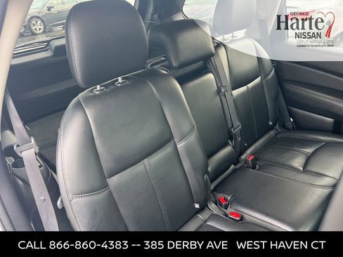 Used 2015 Nissan Pathfinder Platinum w/ Family Entertainment Package image 39