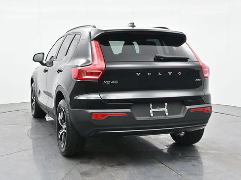 Used 2024 Volvo XC40 B5 Core AWD/4WD image 8