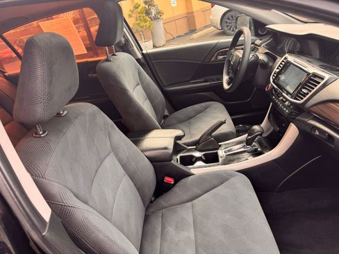 Used 2017 Honda Accord EX image 21