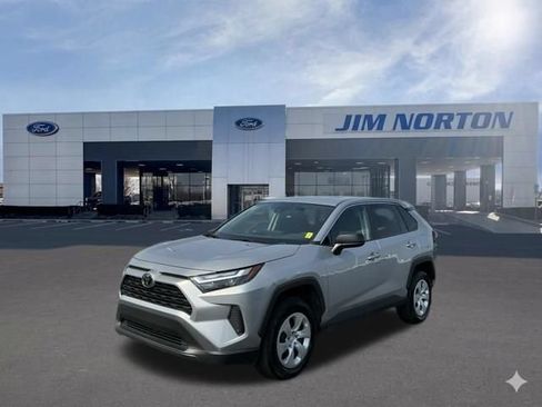 Used 2025 Toyota RAV4 LE AWD/4WD image 9