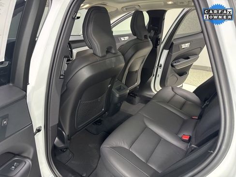 Used 2025 Volvo XC60 B5 Plus image 23