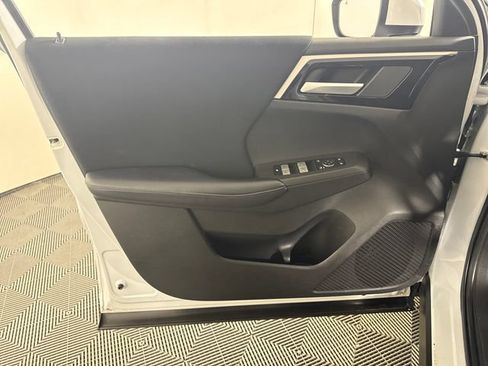 Used 2024 Mitsubishi Outlander ES AWD/4WD image 27