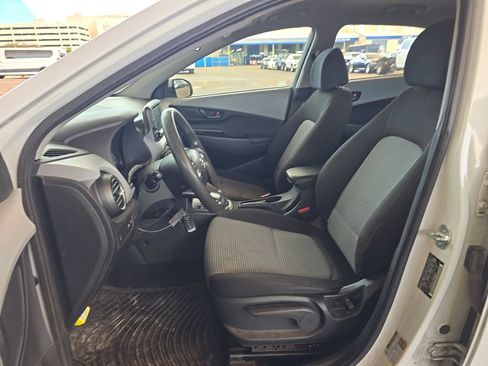 Used 2021 Hyundai Kona SE FWD image 3