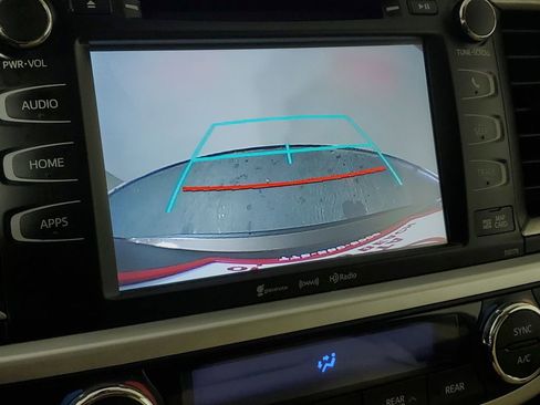 Certified 2017 Toyota Highlander XLE image 30