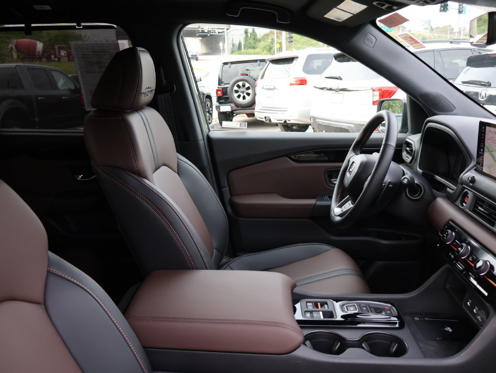 Used 2026 Honda Pilot TrailSport image 8