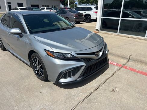 Used 2024 Toyota Camry SE FWD image 4