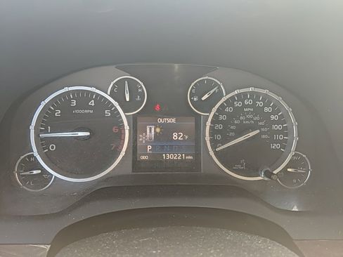 Used 2014 Toyota Tundra Limited w/ Limited Premium Package image 18