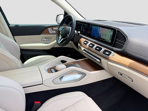 Used 2023 Mercedes-Benz GLS 580 4MATIC image 31