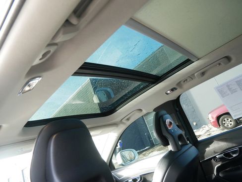 Used 2020 Volvo XC90 T6 Momentum image 11