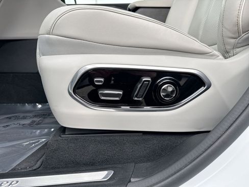 Used 2023 Jeep Grand Cherokee L Overland w/ Advanced Protech Group III image 14