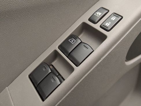 Used 2018 Nissan Frontier SV image 27