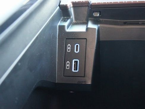 Used 2024 Toyota Sienna XLE image 19