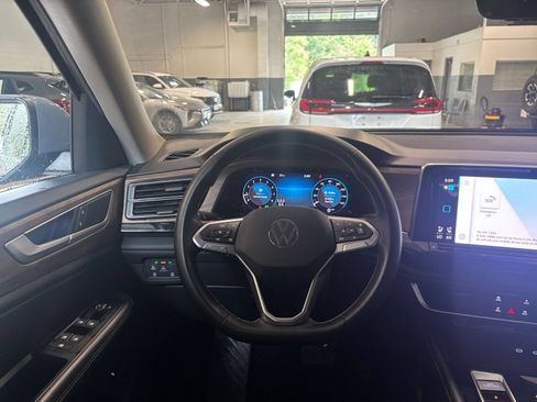 Used 2026 Volkswagen Atlas SE FWD image 33