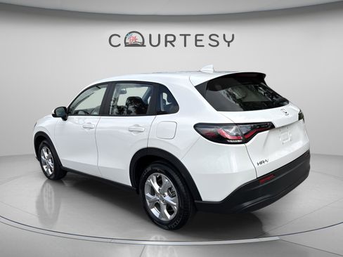 Certified 2024 Honda HR-V LX image 5