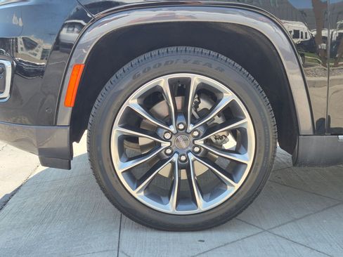 Used 2022 Jeep Wagoneer Series III w/ Premium Group I AWD/4WD image 13