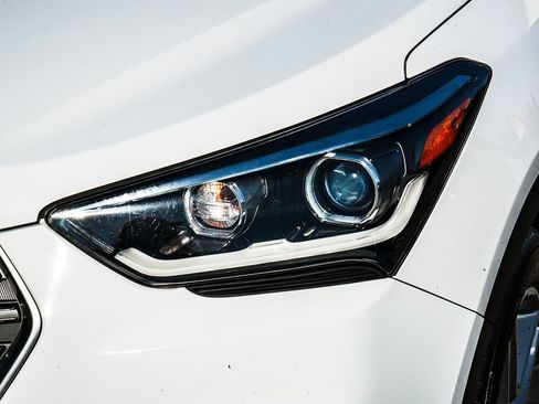 Used 2018 Hyundai Santa Fe Limited image 7