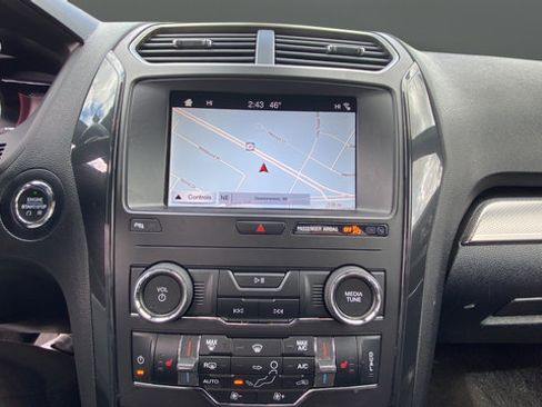 Used 2019 Ford Explorer XLT w/ Equipment Group 202A AWD/4WD image 14