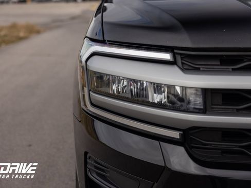 Used 2024 Ford Expedition Max XLT image 5