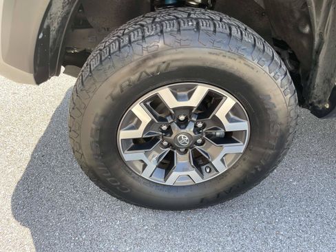 Used 2019 Toyota Tacoma TRD Off-Road RWD image 12