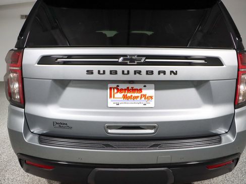 Used 2023 Chevrolet Suburban Z71 w/ Luxury Package image 8