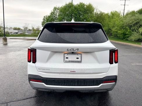 Certified 2025 Kia Sorento LX FWD image 4