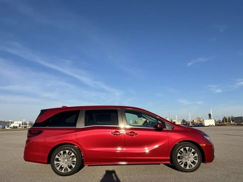 New 2026 Honda Odyssey Touring image 13