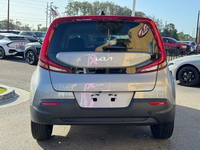 Used 2022 Kia Soul LX