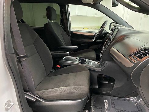 Used 2016 Dodge Grand Caravan SXT w/ UConnect Hands-Free Group image 14