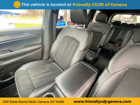 Used 2025 Jeep Grand Cherokee L Altitude image 10