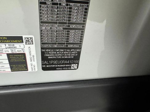 Used 2024 Land Rover Range Rover Sport SE image 35