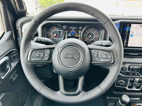 New 2025 Jeep Gladiator Sport image 15